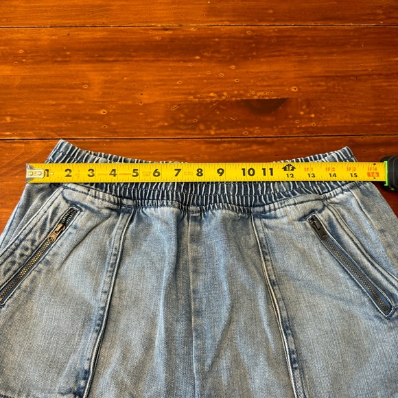 Aerie Boardwalk Short in Light Wash Denim Color Womens Size Medium - Picture 4 of 9